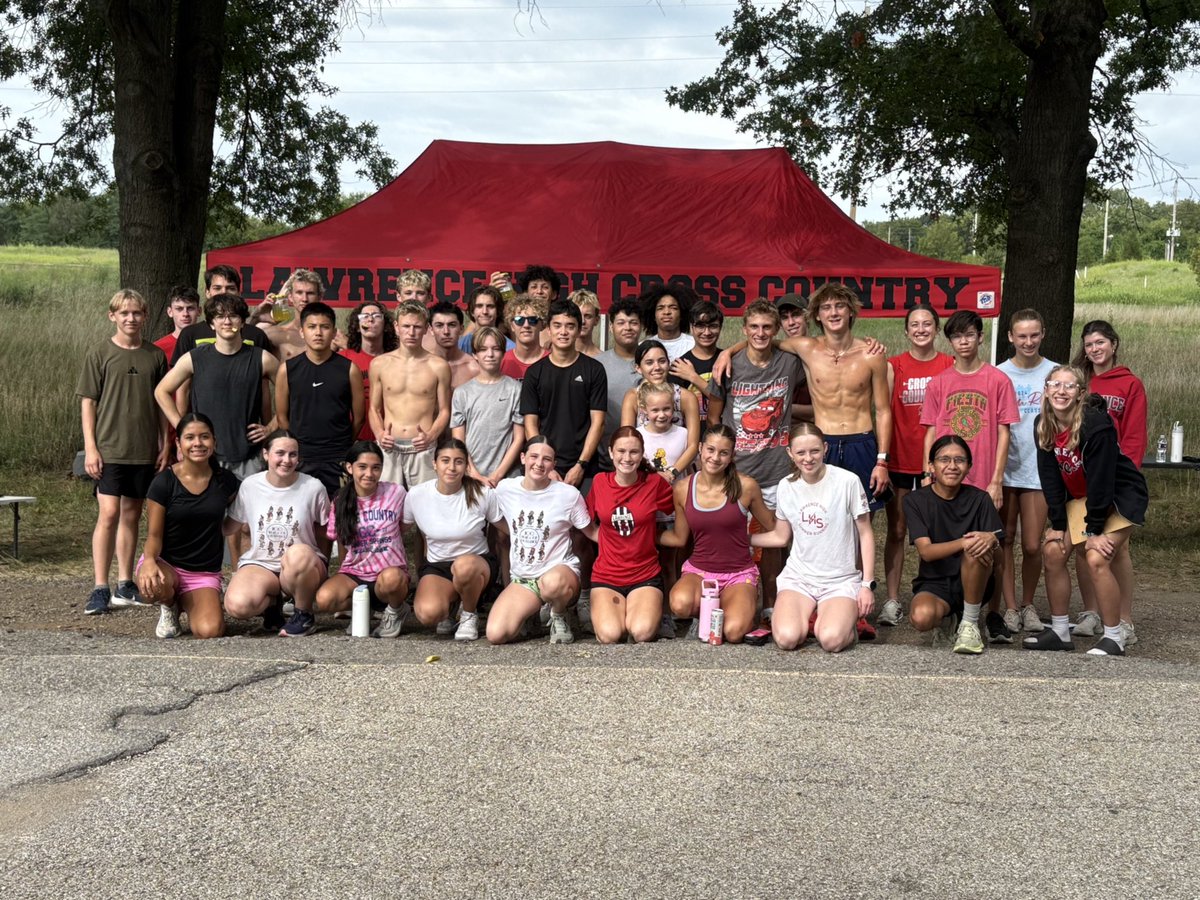 LawrenceHighCC's tweet image. What a stellar 2nd week of XC! Had our Jamboree where the kids did a fun clothing-swap relay, we held our 3rd Chesty’s Run-A-Thon fundraiser, and then concluded with a breakfast potluck! Great things are coming from this team and we are so excited! 
#teamfirst #chestyculture 🦁💪