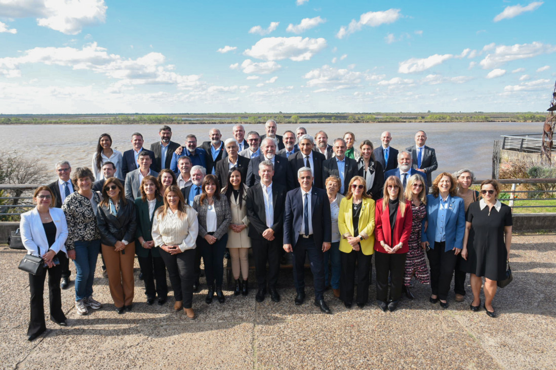 La UNCUYO dijo presente en el 94° Plenario del CIN en la <a href="/UNRoficial/">UNR</a>.🗣️

La rectora <a href="/EstherUNCUYO/">Esther Sánchez</a> expuso sobre la situación que atraviesan los departamentos asistenciales y presentó la formación integral en ambiente (Ley Yolanda) que lidera la universidad. uncuyo.edu.ar/prensa/rectora…