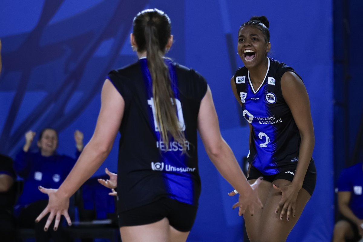 🏐CAMPEONATO PAULISTA DE VÔLEI

⏰2º SET

Pinheiros 25 🆚 23 Santos

#TimePinheiros 🔵⚫️

📷Ricardo Bufolin/ECP