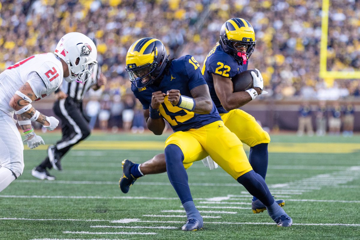BlueBarronPhoto's tweet photo. LEAD BLOCKER BRYCE UNDERWOOD https://t.co/NV0GPzbe1T