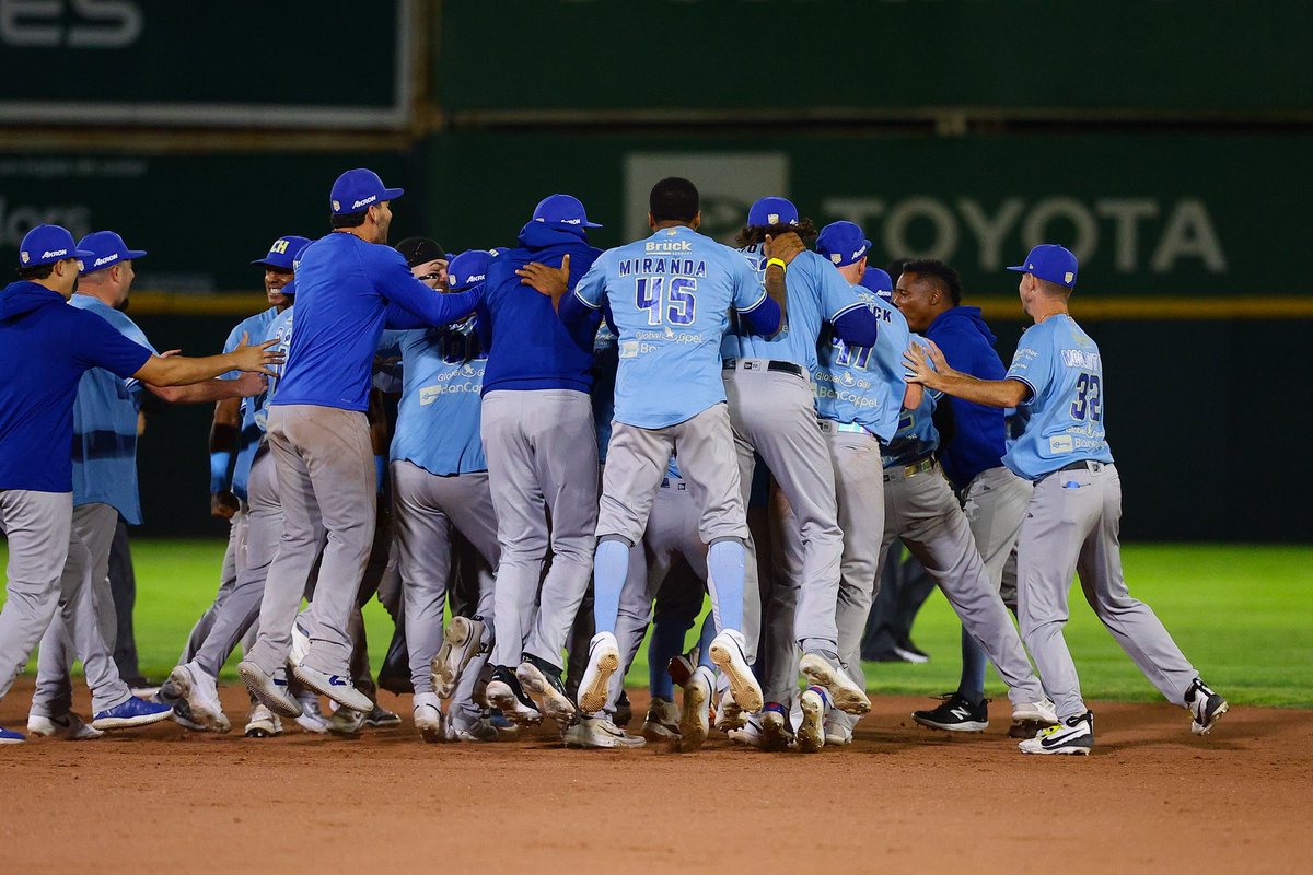 charrosbeisbol's tweet image. UNIÓN + ENTREGA= FAMILIA🤠