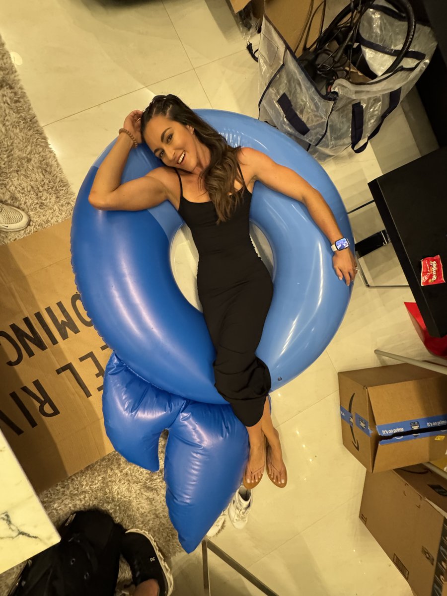 People should use pool floaties instead of bean bags tbh