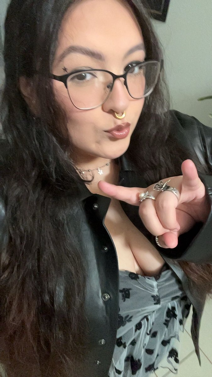 EmmyUrb's tweet image. concert ready, feelin scute😇✨
