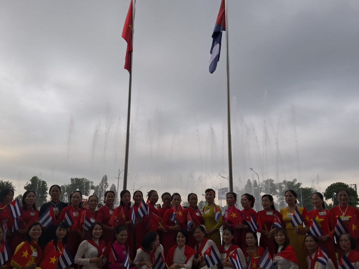 Así #Vietnam espera la llegada de un hermano, del presidente de #Cuba <a href="/DiazCanelB/">Miguel Díaz-Canel Bermúdez</a>

📍Aeropuerto internacional de Noi Bai, Hanói 

#VietnamCuba65 🇻🇳♥️🇨🇺