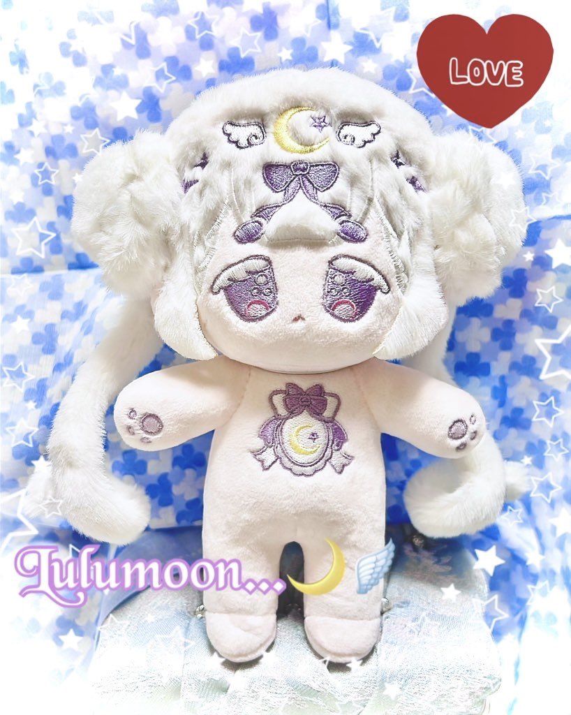 つきみ様<a href="/tsukiusa_001/">𝓜𝓸𝓸𝓷𝓡𝓪𝓫𝓫𝓲𝓽/ぬい垢</a> の
#おつきみぬい 【ルルムーン】ちゃん
の受注申し込みが本日までだそうです！！！

我が家にも先行販売で来てくれたルルムーンちゃんがいるけどほんとに天使🪽だから！！！

我が家では
「るるちゃーん♥️」「るるむんちゃーん♥️」
と愛でてます💖

気になったらさあ引用にGO❣️