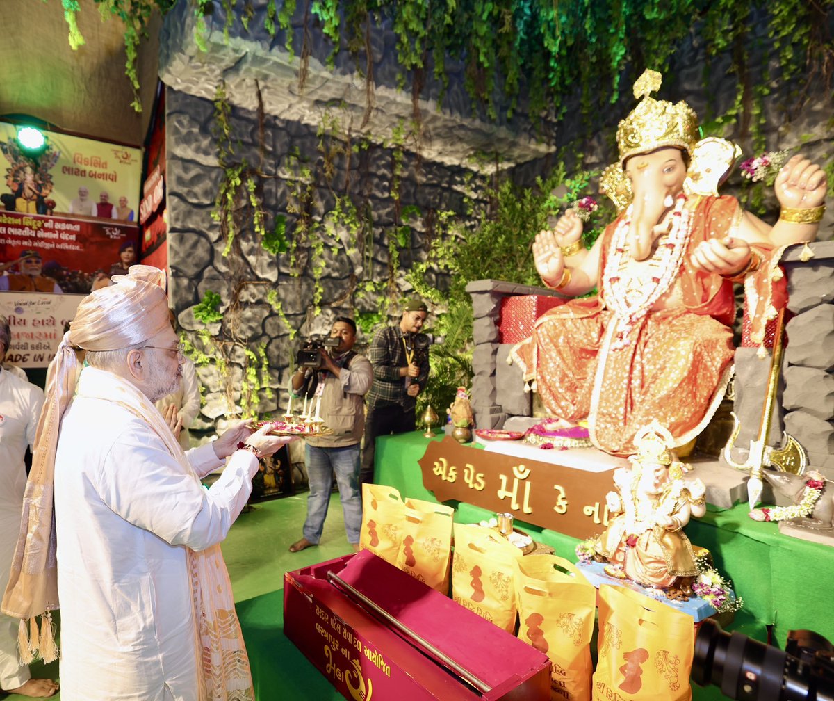 TimesNow's tweet photo. Union Home Minister Amit Shah attended the aarti at the 40th Vastrapur Mahaganpati organised by the Sardar Patel Seva Dal in Ahmedabad's Vastrapur  

(Image Source: Amit Shah/X) https://t.co/Ms9D41gXly