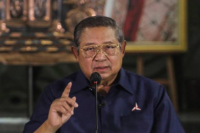 abu_waras's tweet photo. Dear pak @SBYudhoyono
Berbicaralah, mohon dibantu untuk memberikan solusi atas apa yang terjadi dengan kondisi negeri saat ini.

Kita berpikir bahwa seorang Presiden harus bisa jadi seorang KEPALA NEGARA dengan segala kewenangannya, tapi ternyata tidak.
🙏🙏 https://t.co/6GExbVYi3C