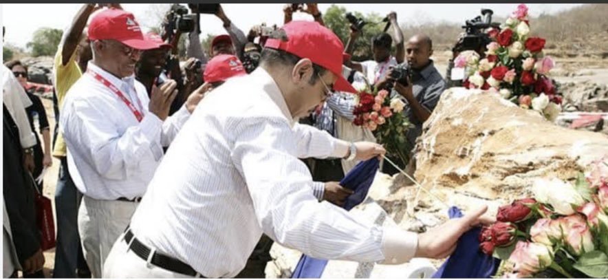 SaraMNegash's tweet photo. This was a proud moment for that country 😏 the foundation of the GERD. But today, instead of honouring the truth, some are working tirelessly to steal the credit from Meles Zenawi 🤦‍♀️ History can’t be rewritten just to feed someone’s empty legacy. https://t.co/7id0CYARNn