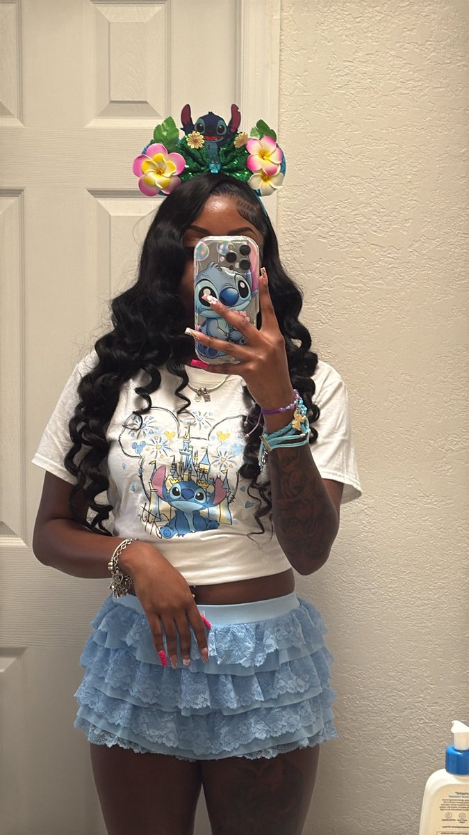 janiya1029's tweet image. Epcot Dumppp🥰🤞🏾