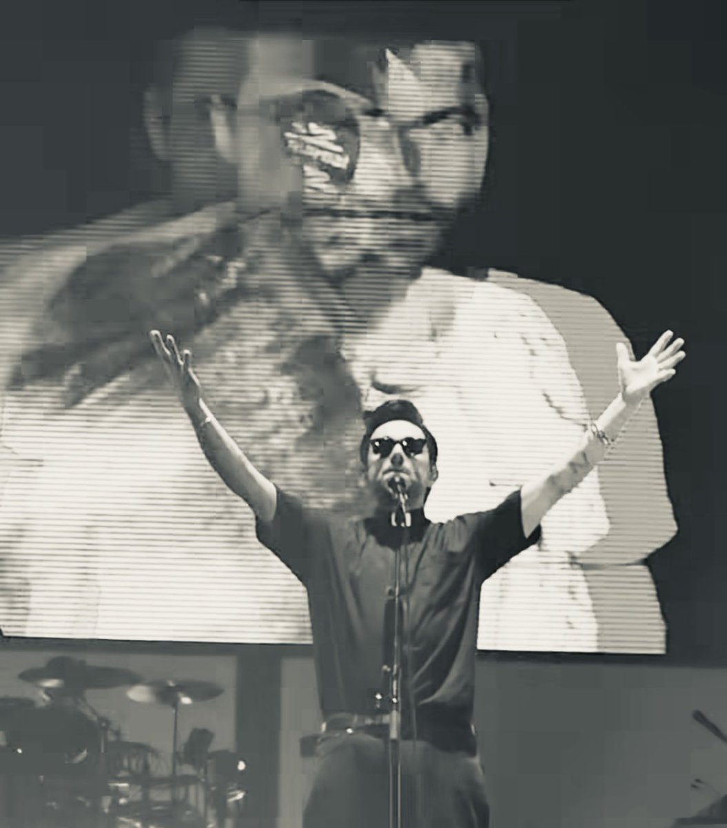 BlurMex's tweet photo. Gorillaz 30/08/25
#damonalbarn #gorillaz #hotpriest 😮💨 https://t.co/oqQ8jxqsQy