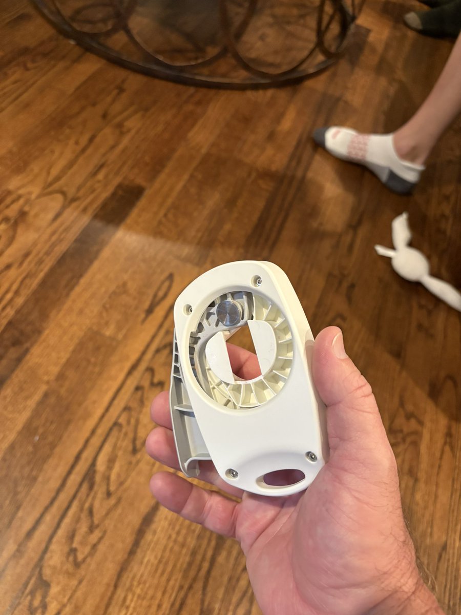 joe3jax's tweet photo. Has anybody seen this? Just learned about it tonight! Cuts the off of top the can clean. Smooth edge! #drafttop https://t.co/ZUDbxLySR8