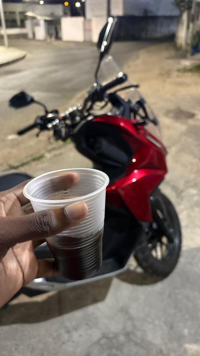 MousanV's tweet photo. #adv160 nao corre nem 100 km por hora.

A #pcx corre mais. https://t.co/9dwnV75IMQ