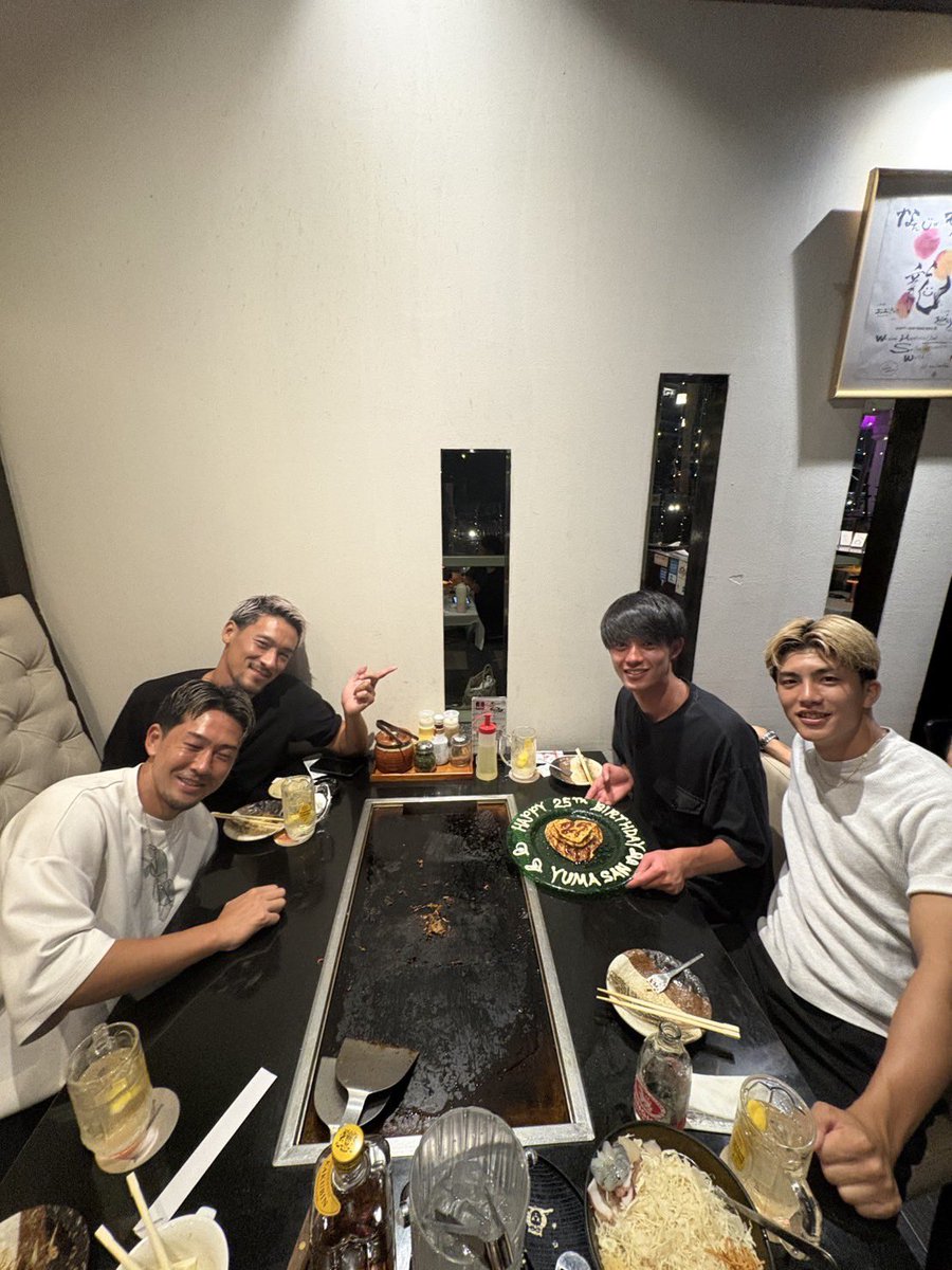 チームメイトの誕生日会🎂 シンガポールで、もんじゃが食べれるなんて