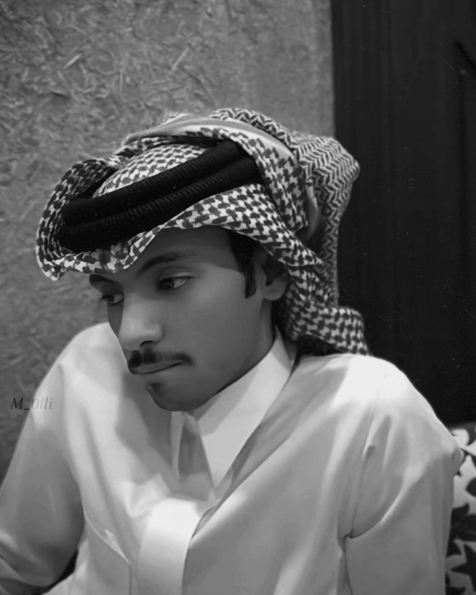 —— • •

أسرح مـع التفكير وأخـذ مشاويـر
        و أقـطـع بعـيـد الـدّار و أنـا بمكانـي .