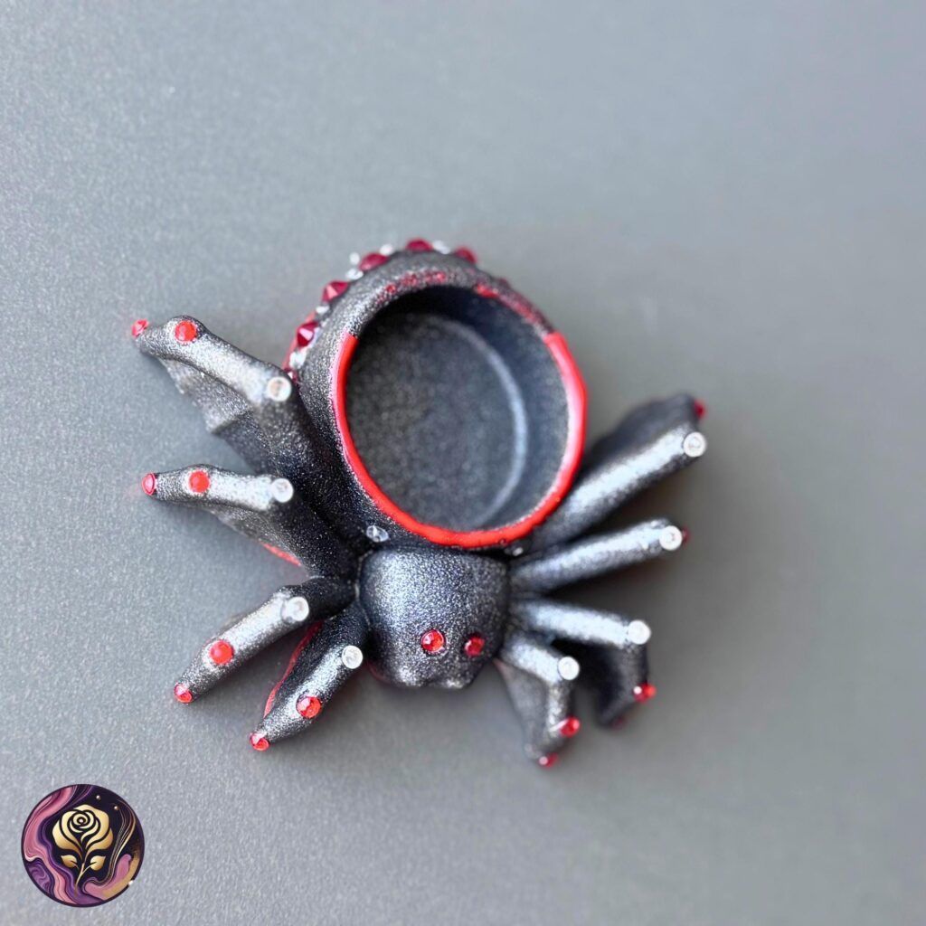 Poxy_Roses's tweet image. Looking for a spooky little gift? 🎁 The Spider Ring Holder with Bling is the perfect resin art gift for Halloween lovers.
👉 poxyrose.com/product/spider…
#ResinArtGifts #SpookyDecor