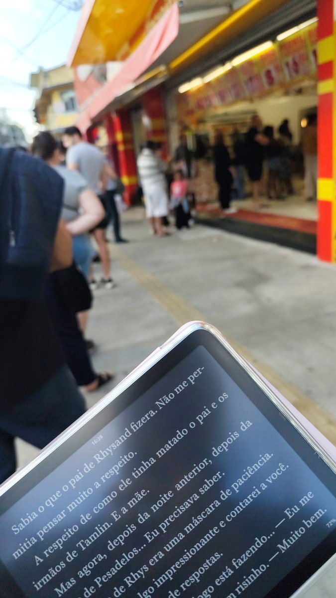 JenniferALM0110's tweet photo. Em qualquer oportunidade 🤭
.
#acotar #kindle #colorsoft #livros https://t.co/vQMWG0yoAj