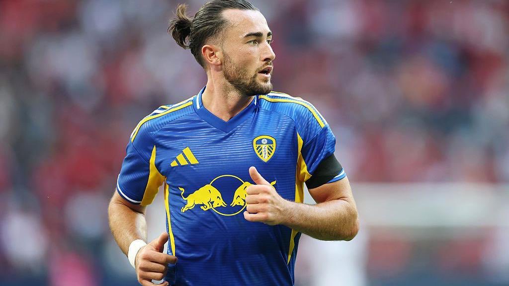LukeTheBiz's tweet photo. Got to say, though Jack Harrison was brilliant when he came off the bench. Defensively and offensively. His drive forwards and crossing was on point. Long way to go to win the fans back, but that’s a good way to start 👏 
#lufc https://t.co/kPzLKLtd6y