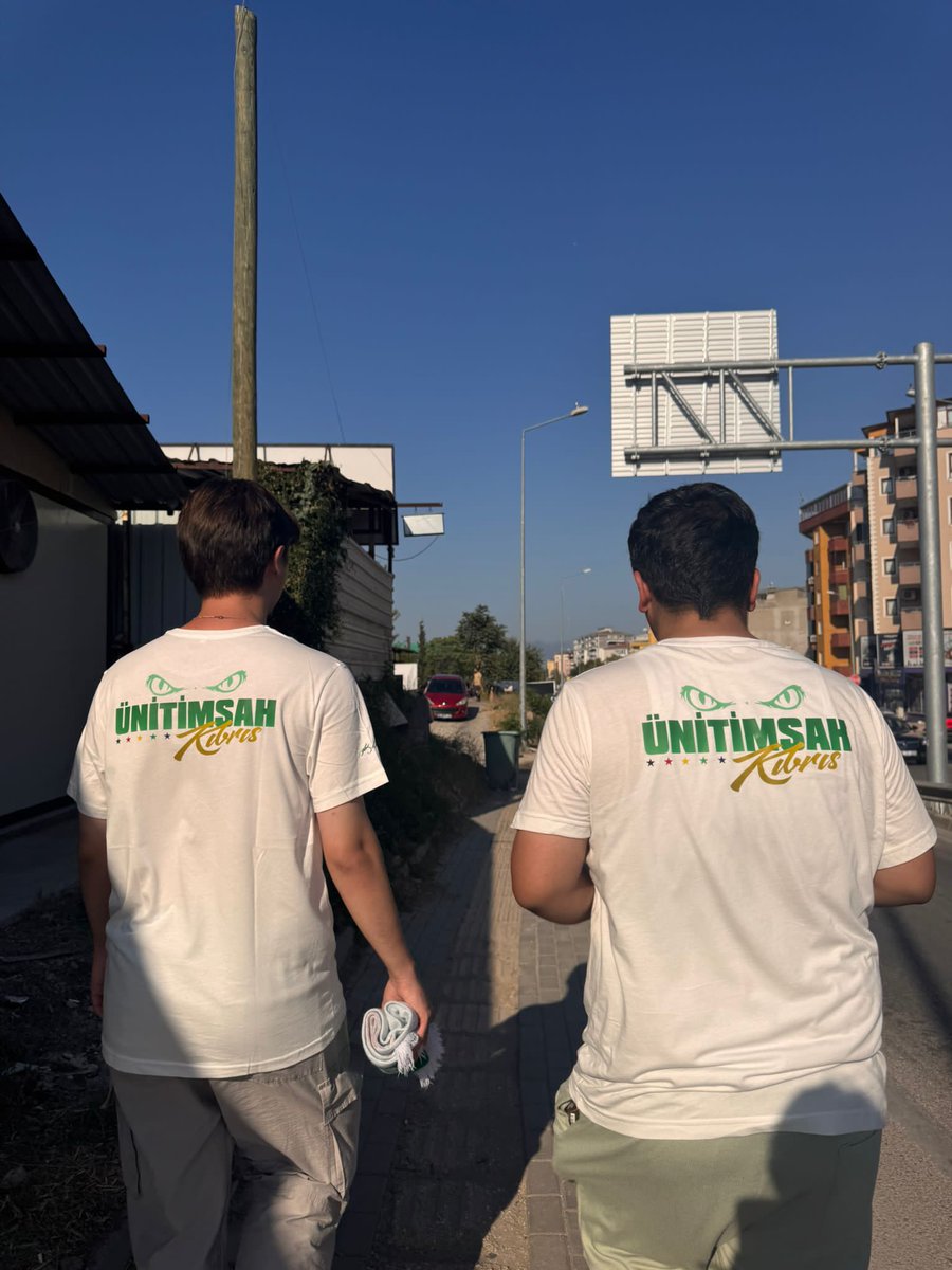 Tribünde bizde varız, omuz omuza biz buradayız! Ünitimsah Kıbrıs ilk iç saha maçında takımının yanında... Yolun sonu şampiyonluk olsun! 🐊