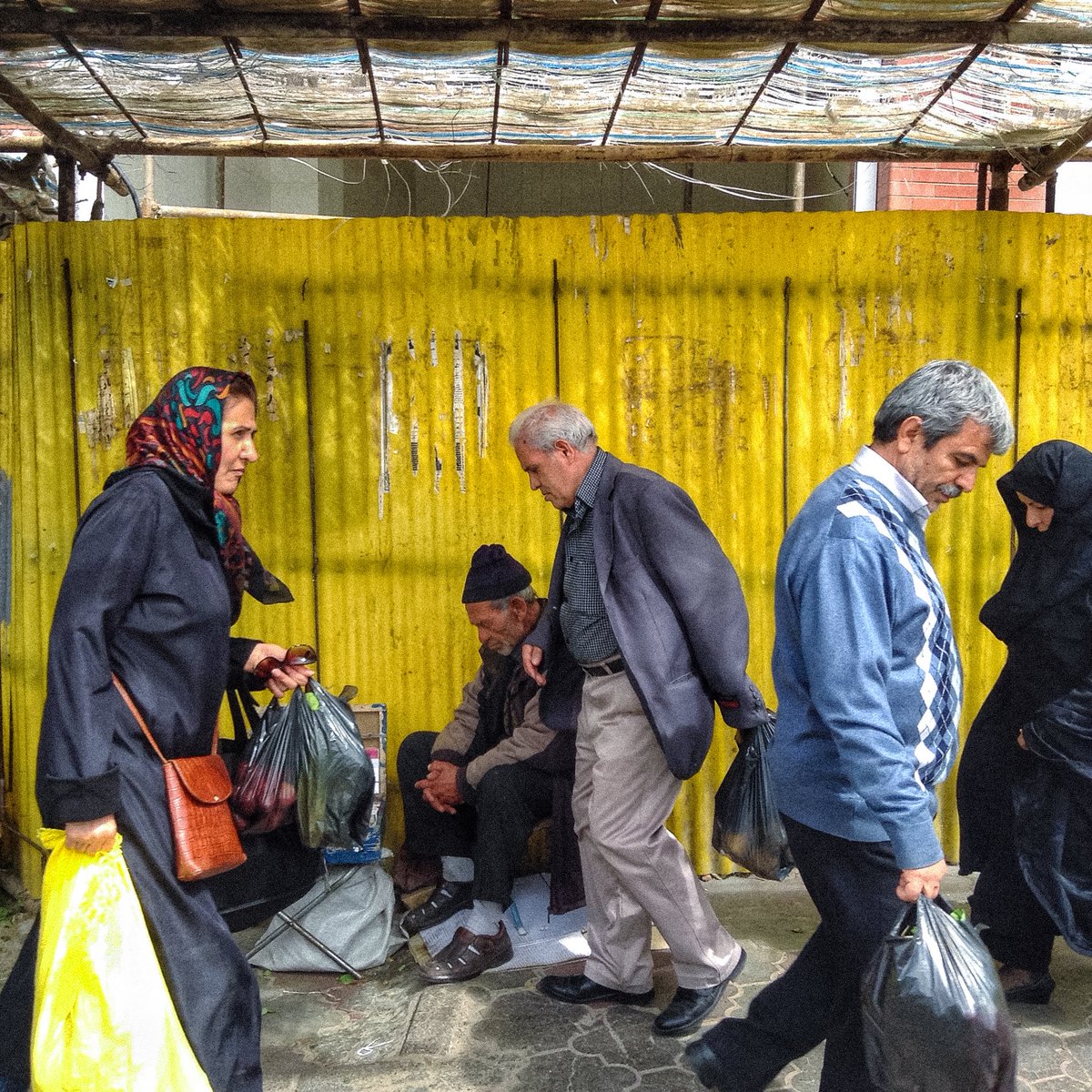 Thanks to <a href="/DaHawaiian_/">moges</a> for collecting “Lost in the crowd” 

objkt.com/tokens/hicetnu…