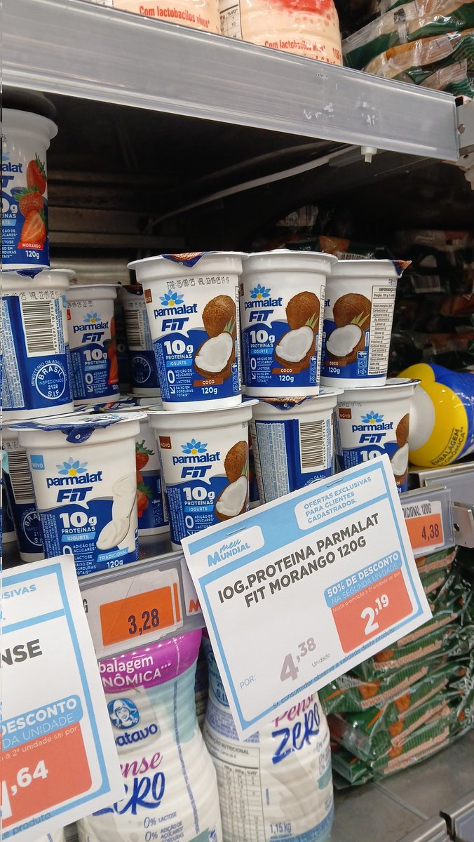 fatspolove's tweet photo. i used to pray for times like this (toda a área de yogurte e frios do mercado com essa promo) https://t.co/Xq0gaWJk4c