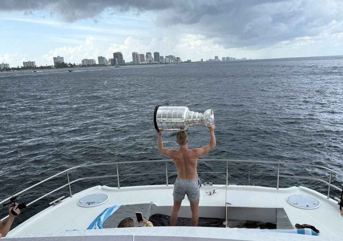Gustav is saying "I am the King of Fort Lauderdale....okay, maybe not but I am a two time #stanleycup Champion!" <a href="/FlaPanthers/">Florida Panthers</a> <a href="/HockeyHallFame/">Hockey Hall of Fame</a> <a href="/NHL/">NHL</a>