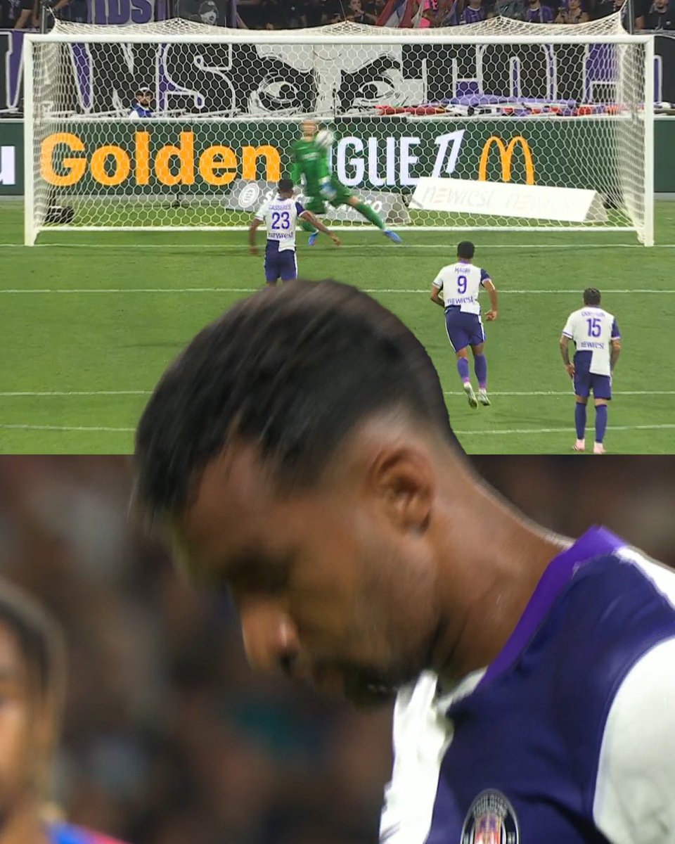 RMCsport's tweet photo. 😱⏸ 2 pénos arrêtés avant la mi-temps ! 

Chevalier s'impose et arrête les 2 pénaltys toulousains !
Le premier à gauche et le second au milieu. 

C'est la mi-temps au Stadium et le PSG mène 4 buts à 1. https://t.co/HdtcSP4idM