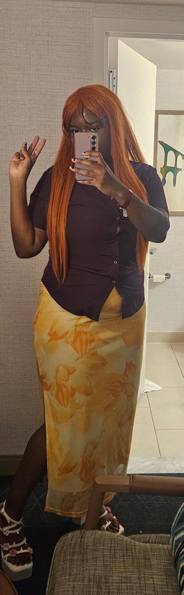 My feet hurt so bad but at least I look pretty😞