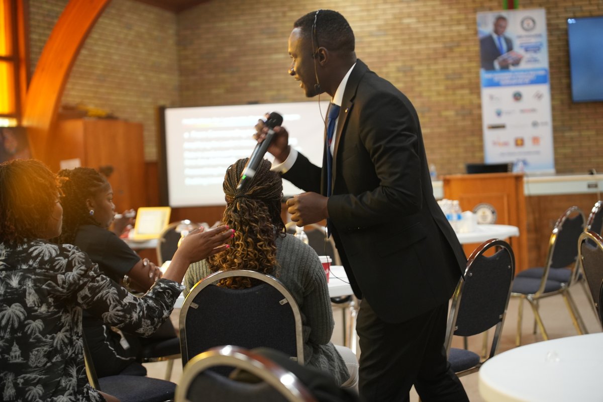 petertrailblaza's tweet photo. We are on to hour 28!
We in our final session: becoming an agent of transformation
#LongestLeadershipLesson #GuinnessWorldRecords #Leadership #PeterTrailblazer #PeterAdeleke https://t.co/9FWjPfHk89
