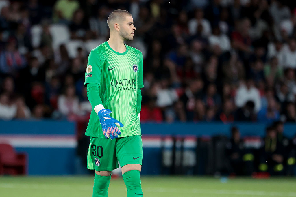 OptaJean's tweet photo. 6 – Il y a plus d'échecs sur penalty en Ligue 1 cette saison (6/10 tentés) que dans les quatre autres grands championnats européens réunis (5/26 tentés).

Et encore, le double arrêt de Lucas Chevalier sur #TFCPSG  ne compte que pour un (penalty à retirer).

Blocage. https://t.co/YlqcLPVWcn
