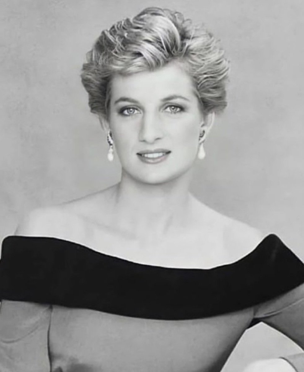 kindaintoit__'s tweet image. 28 ROCZNICA ŚMIERCI KRÓLOWEJ LUDZKICH SERC 

👑 Księżna Diana: ostatni dzień życia, krok po kroku aż do wypadku i tragicznej śmierci, do którego doszło w nocy z 30 na 31 sierpnia 1997, reakcja poszczególnych członków rodziny królewskiej na jej śmierć 

a thread;