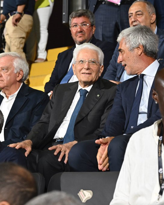 Sergione a vedere #PalermoFrosinone 
*cravattona storta confirmed*