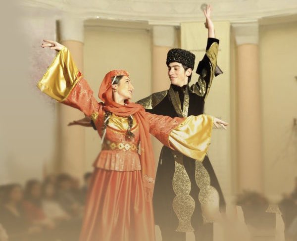 می‌گویند: «یکی بودن، یعنی یک زبان.»
ما می‌گوییم: «یکی بودن، یعنی احترام به همه زبان‌ها.»
#زبان_مادری