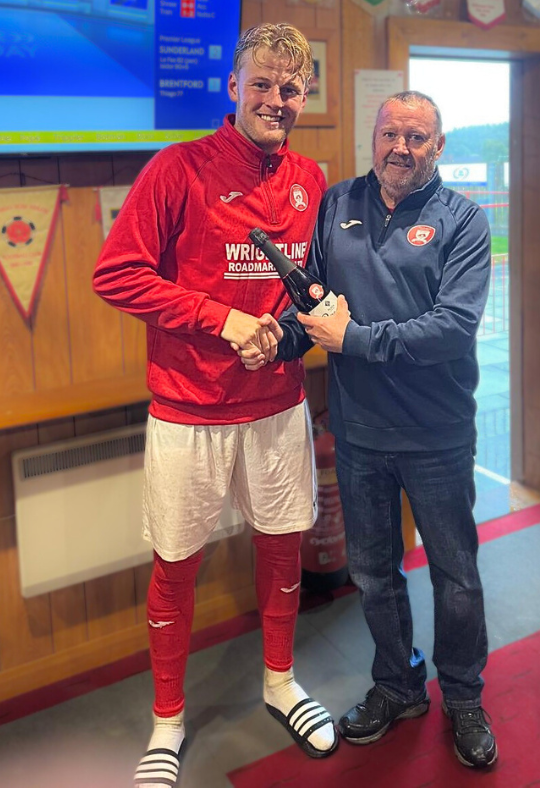 hawshob's tweet photo. 🔥 Hat trick hero! 
Joe Dawson scored 3⃣ against St. Andrews Utd today and picked up his Man of the Match bottle of fizz from committee member George Addis! 🍾👏🔴⚪️🔴 

Well played, Joe! ⚽️⚽️⚽️

#MOTM #HatTrick #Monthehaws https://t.co/j7DE9LtJmx