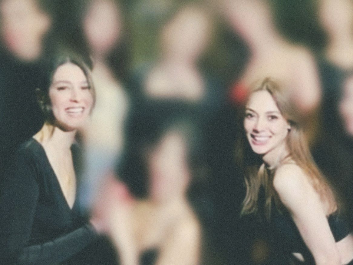 zaten onların ortak fotoğrafını nasıl bekliyorum, dizideki ilişkilerini gerçekten görmek istiyorum, umarım harika arkadaş olurlar..
#bucebusekahraman #RabiaSoytürk #teşkilatı