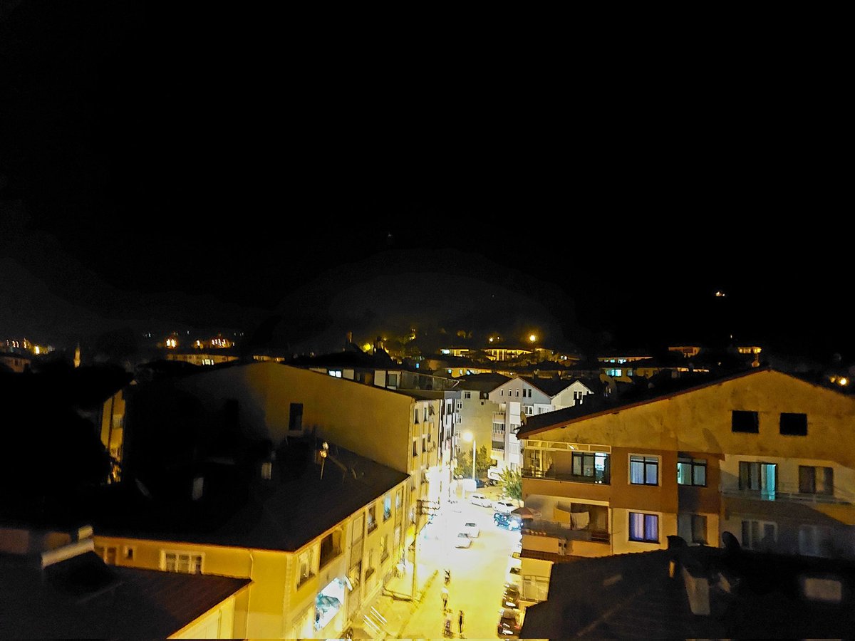 SuskuN_SaiR_67's tweet image. #Devrek'te gün geceye döndü yüzünü...
Ne bir yıldız var,
Nede bir Ayışığı...
Gökyüzü simsiyah olmuş,
Bazı İnsanların kalpleri gibi...

#SuskuN_SaiR_67🌿🕊