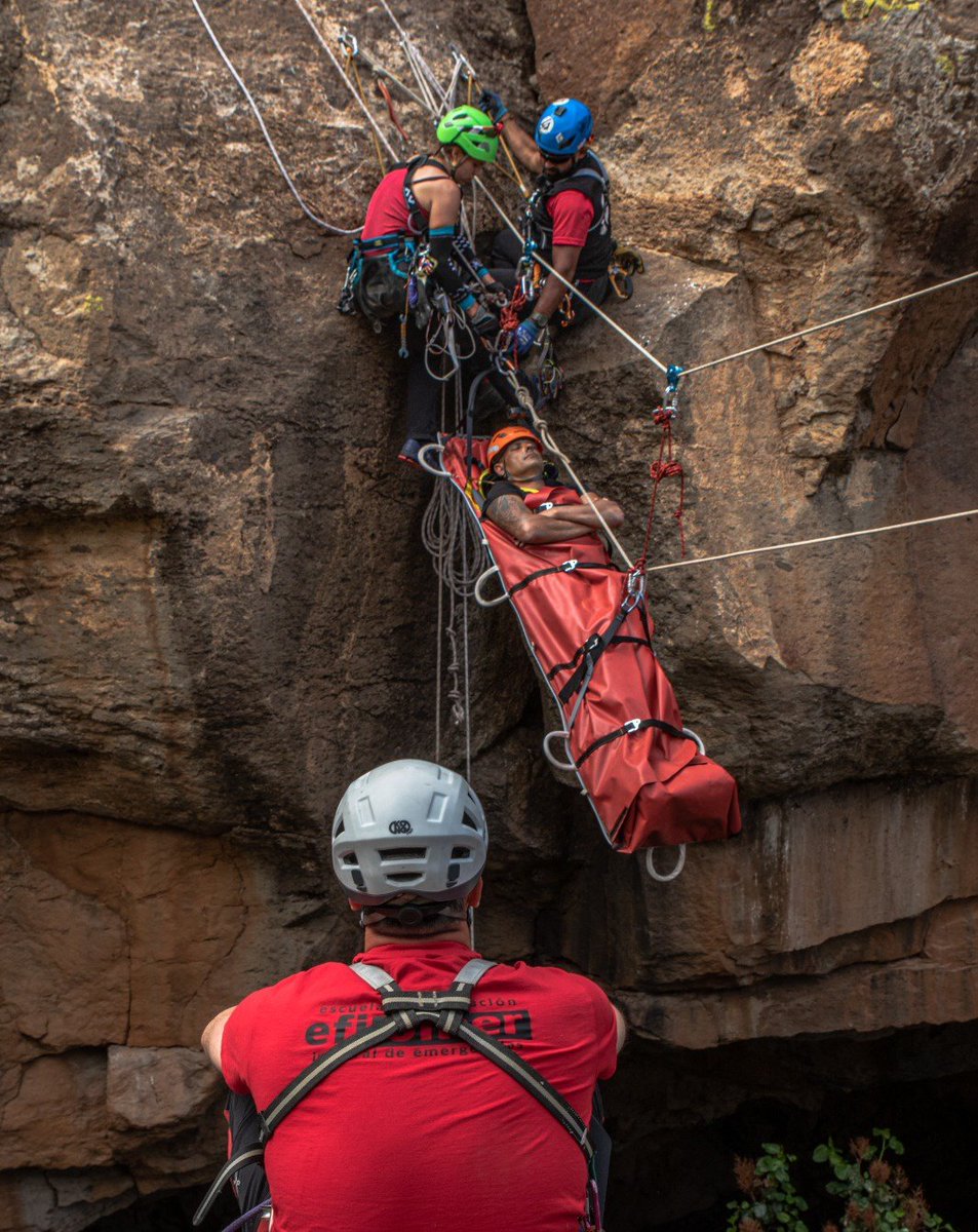 En menos de un mes empezamos con una nueva edición del curso de rescate vertical en lugares de dificil acceso. Que ganitas de formar a más profesionales dea emergencia y poner a más corazones contentos😝🤩