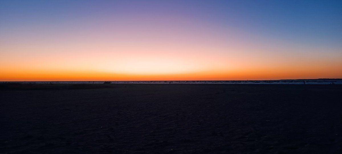 bertcarfer's tweet image. Hacía una brisa muy fuerte. Le pedí que se llevara el dolor.