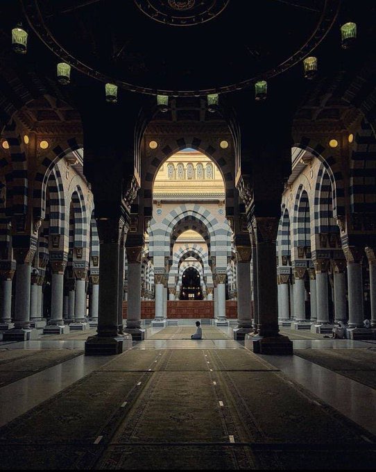 "ولي حاجةٌ ياربّ أنتَ عليمُها 
ولي دعوةٌ في القلبِ أنتَ مُجيبُها
وماحيلةٌ للنفس ياربّ إنّها
أتتكَ بشكواها وأنتَ طبيبُها".