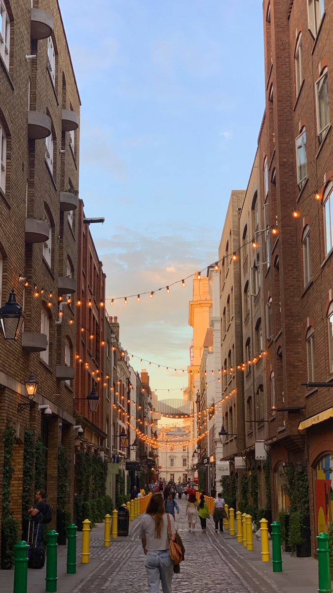 اللندني🤍London tweet media