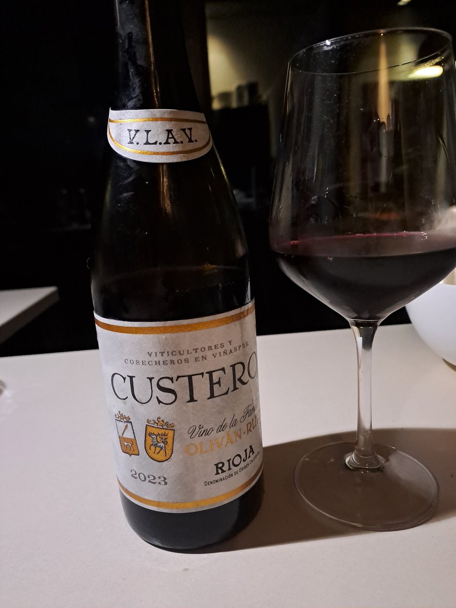 Urko (@urkobr) on Twitter photo De las mejores cosas que he hecho en la vida es pedirle a <a href="/elretrogusto/">Ana - El retro 🍷🍺</a> que me hiciese una caja de 6 botellas de vino a ciegas para mí. Variado. Navarro y riojano.
Igual me mata, pero escribidle y pedirle. Decidle un precio para 6 botellas. Y que ella elija.
Seréis felices. De las mejores cosas que he hecho en la vida es pedirle a <a href="/elretrogusto/">Ana - El retro 🍷🍺</a> que me hiciese una caja de 6 botellas de vino a ciegas para mí. Variado. Navarro y riojano.
Igual me mata, pero escribidle y pedirle. Decidle un precio para 6 botellas. Y que ella elija.
Seréis felices.