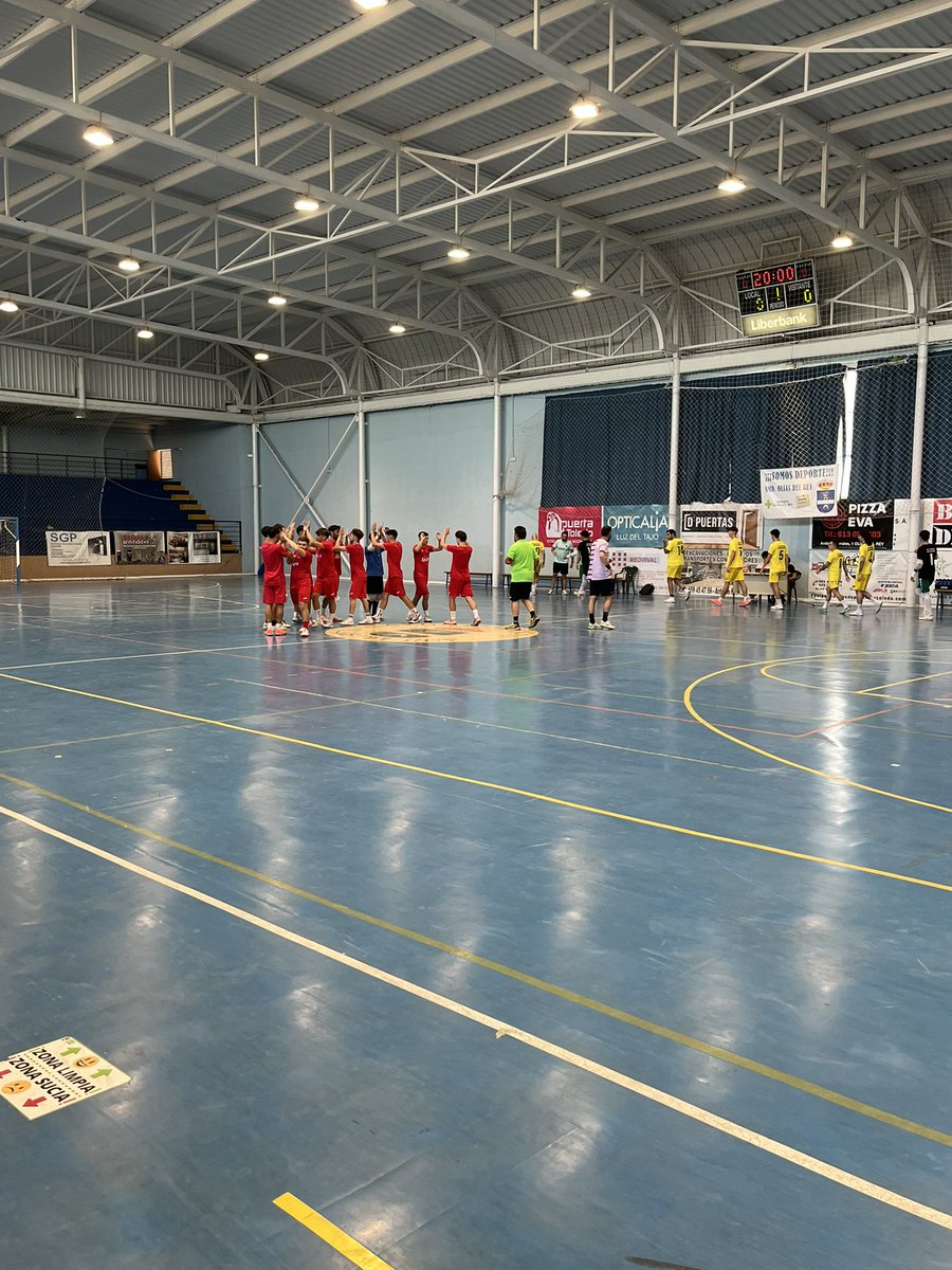 futbolsalaolias's tweet image. |⚪️RESULTADO🔵|

Victoria con buenas sensaciones contra nuestros amigos del Águila, os deseamos lo mejor y mucha suerte en la temporada

El lunes vuelta al trabajo con los entrenamientos 🏋️ 

#siéntelo