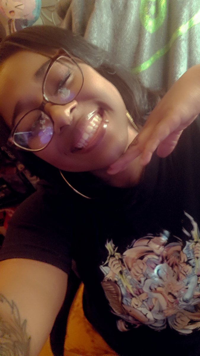 I could be live for a little 
Twitch.tv/winterbluu