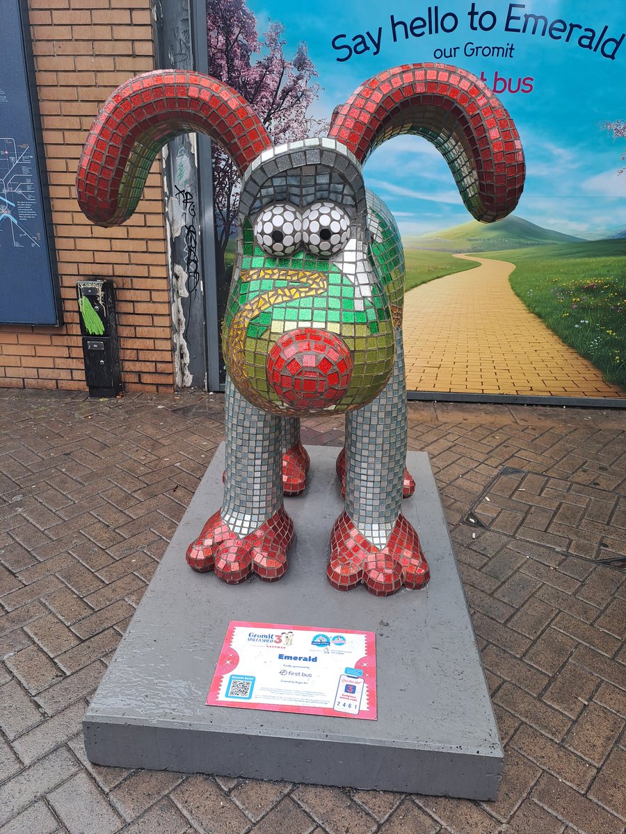 bolton_jinks's tweet photo. A final bit of @GromitUnleashed spotting in rather different weather to what we've been used over the summer. Mixed it up by driving, then walking and driving again to the sculptures, while allowing my wife to stop off for Piña Coladas at Revolution.🌞🐶🍹💖#GromitUnleashed3 #GU3 https://t.co/AkO42wJEda