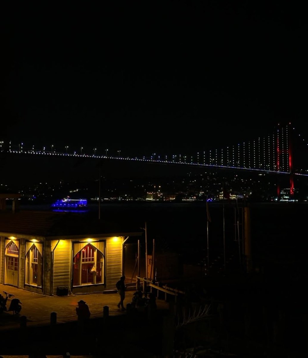 IntraPartes's tweet image. Semtin o yatık raksındayız.