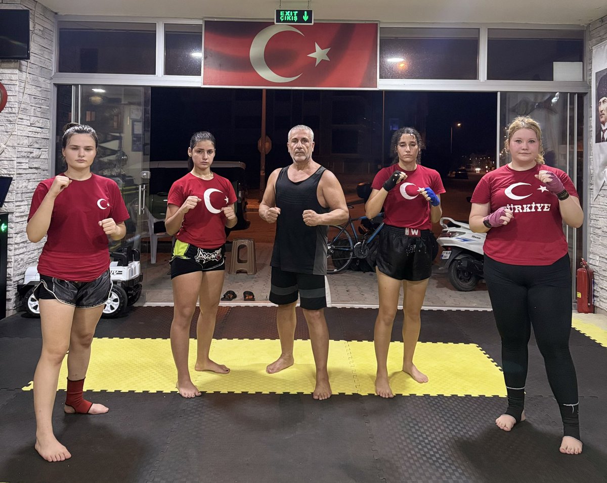 30 Ağustos zafer bayramı kutlamaları Manavgat Hedef Spor Kulübü 🇹🇷🏆🥇 Muhsin Türk
Kick boks Akdeniz bölge başkanı  <a href="/salimkayici/">Salim KAYICI</a> <a href="/TKBF3/">TC.KİCKBOKS FED</a> <a href="/hamzayerlikaya/">Hamza Yerlikaya 🇹🇷</a> <a href="/OA_BAK/">Dr. Osman Aşkın Bak</a> <a href="/TurkiyeMuaythai/">Türkiye Muaythai Federasyonu</a> <a href="/hasanyildizoffi/">Hasan YILDIZ</a>