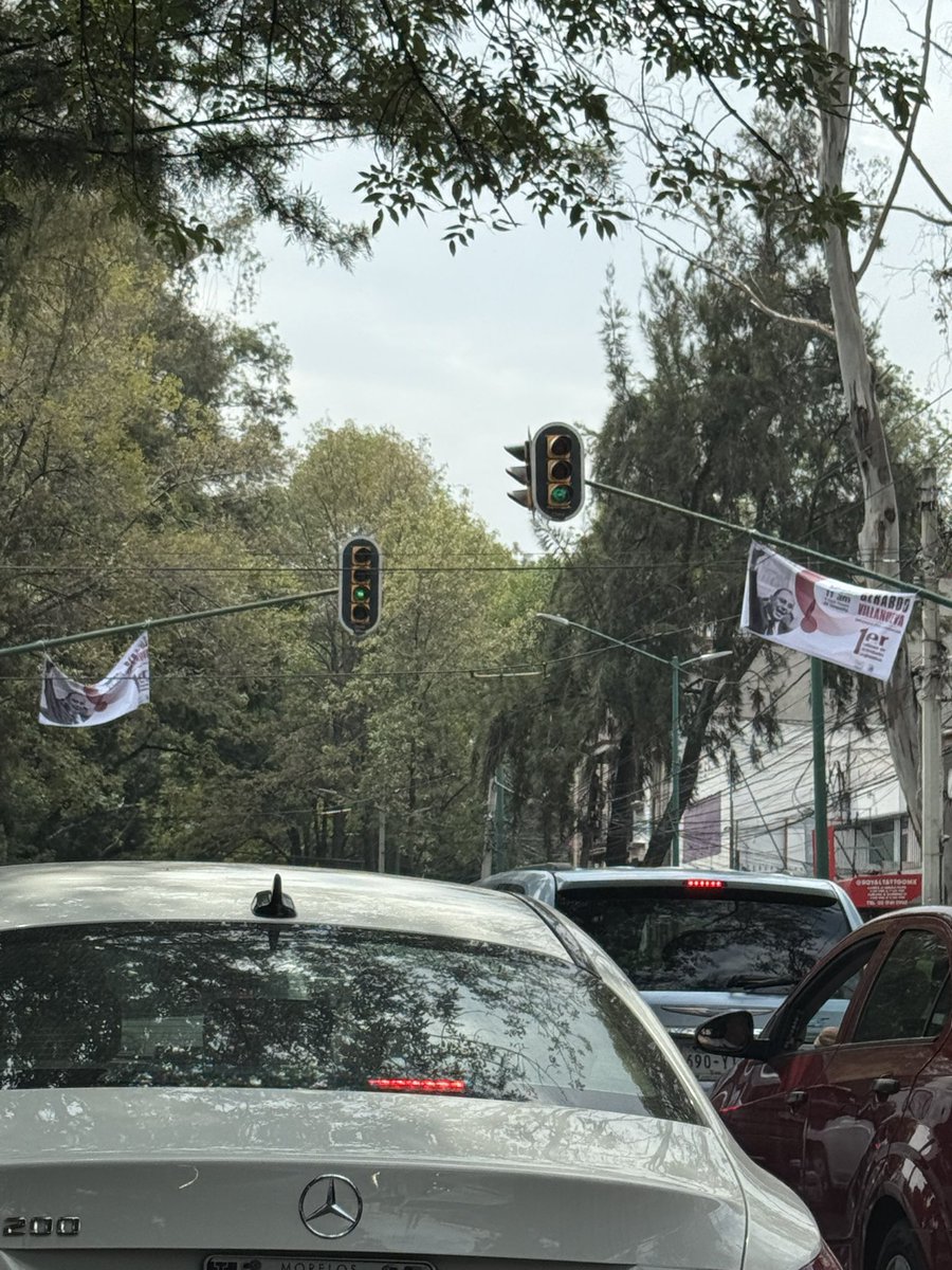 Segunda vez, diputado <a href="/VillanuevaVa_/">Gerardo Villanueva</a>: la ley prohíbe colocar publicidad de forma invasiva en mobiliario urbano. La calle Miguel Ángel de Quevedo está plagada de sus lonas. Le vuelvo a pedir de forma amable que las retire y deje de violar la ley.

<a href="/Alcaldia_Coy/">Alcaldía de Coyoacán</a> favor de atender.