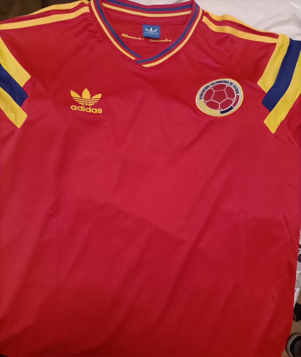 Una retro de una selección mítica y de un partido mítico que vi siendo un niño chico. Qué maravilla!