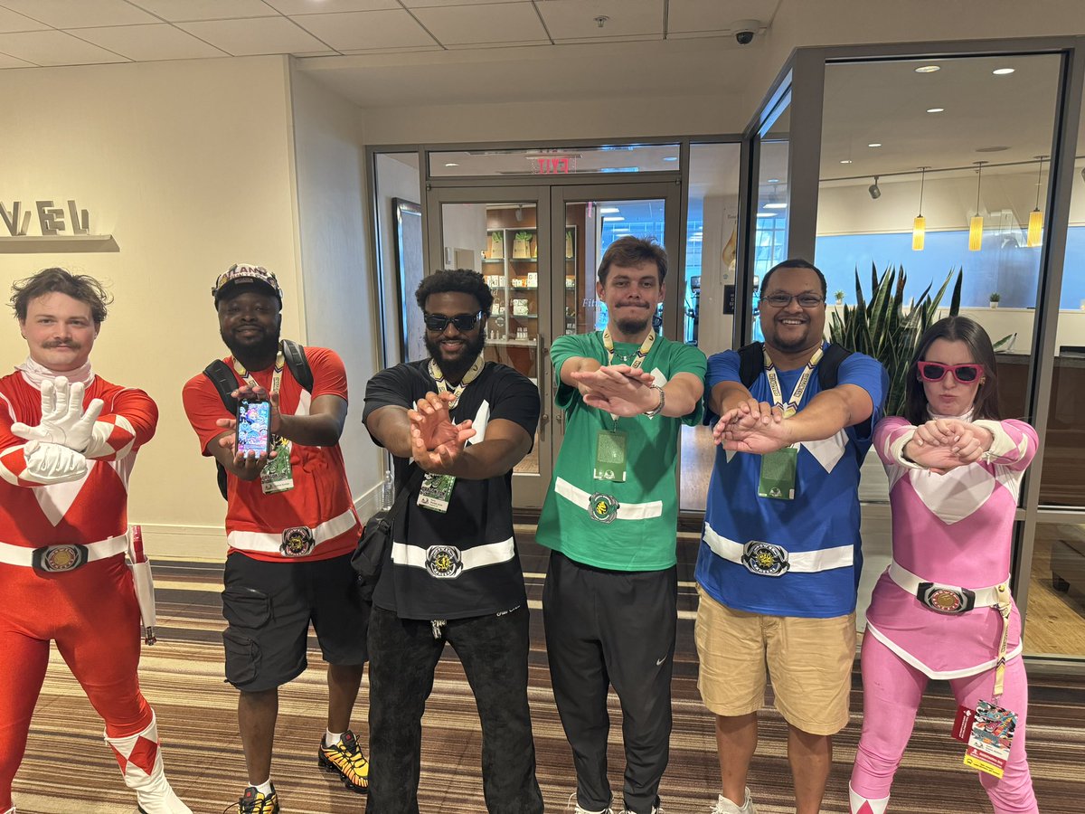 CurrentEraPod's tweet photo. Current Era &amp; friends at Dragon Con this weekend! https://t.co/wNiim8L4Sr