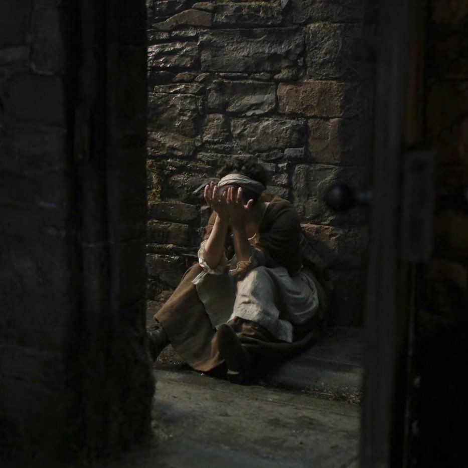 svnflwerrr's tweet image. Imagine thinking that women don't have enough rights then you're suddenly taken to the past where women don't have any right. Julia and Henry are going through a lot๐
Outlander and suffering for love ๐ค
#Bloodofmyblood #Outlanderbloodofmyblood #OutlanderBOMB