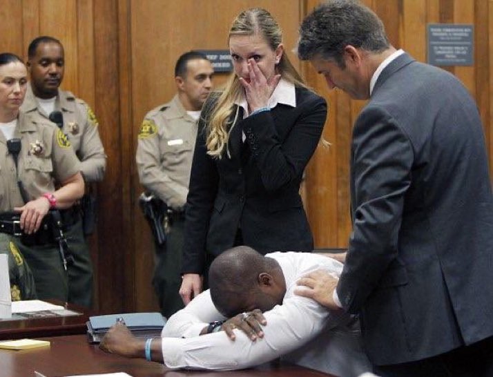 Shocking 😳!

A high school football star had the rape charge against him dropped after a sixteen-year-old girl confessed that the rape never happened. He spent six years falsely imprisoned and broke down when the case was dismissed.
.
.
2Baba Thomas Frank Vinicius Junior Mike